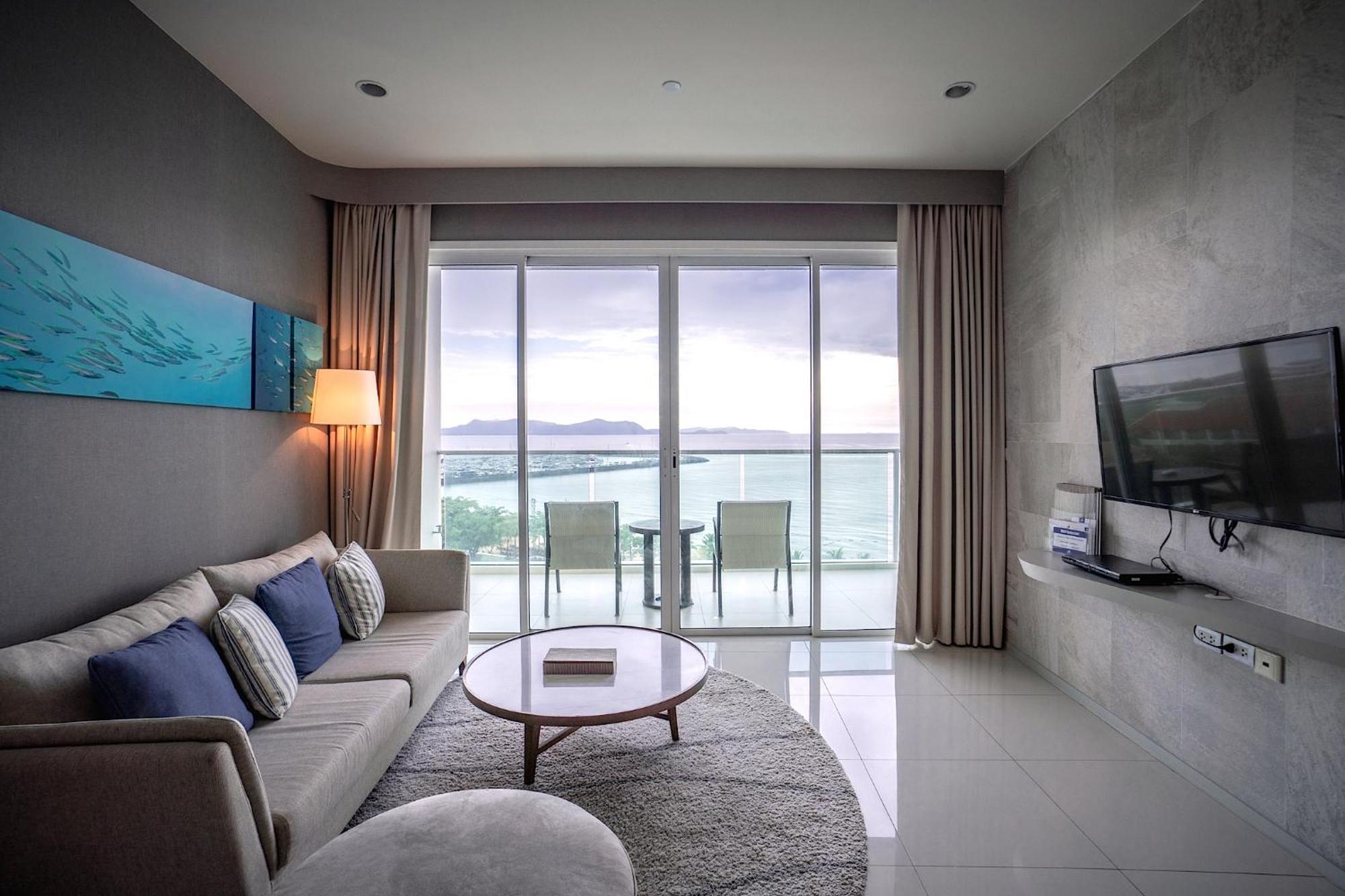 Movenpick Residences Pattaya With Ocean View Na Chom Thian Dış mekan fotoğraf