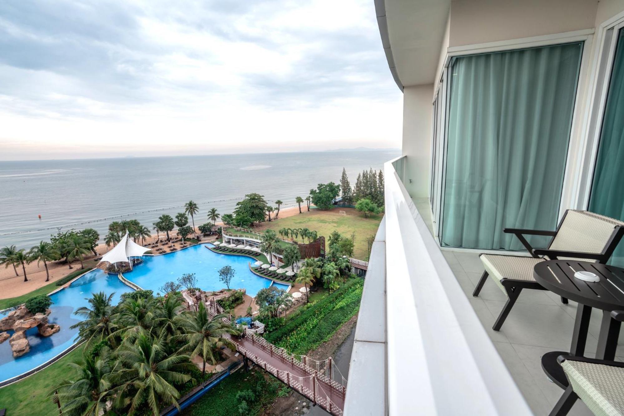 Movenpick Residences Pattaya With Ocean View Na Chom Thian Dış mekan fotoğraf