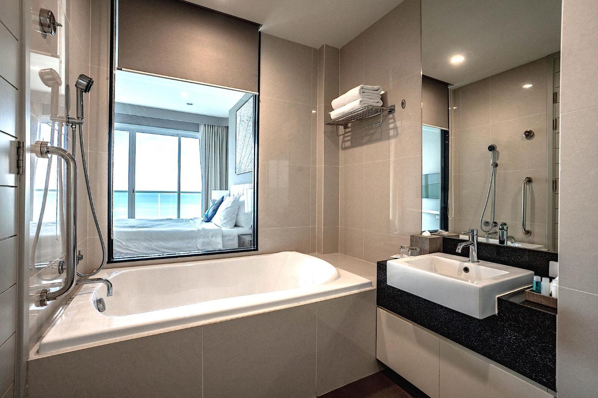 Movenpick Residences Pattaya With Ocean View Na Chom Thian Dış mekan fotoğraf