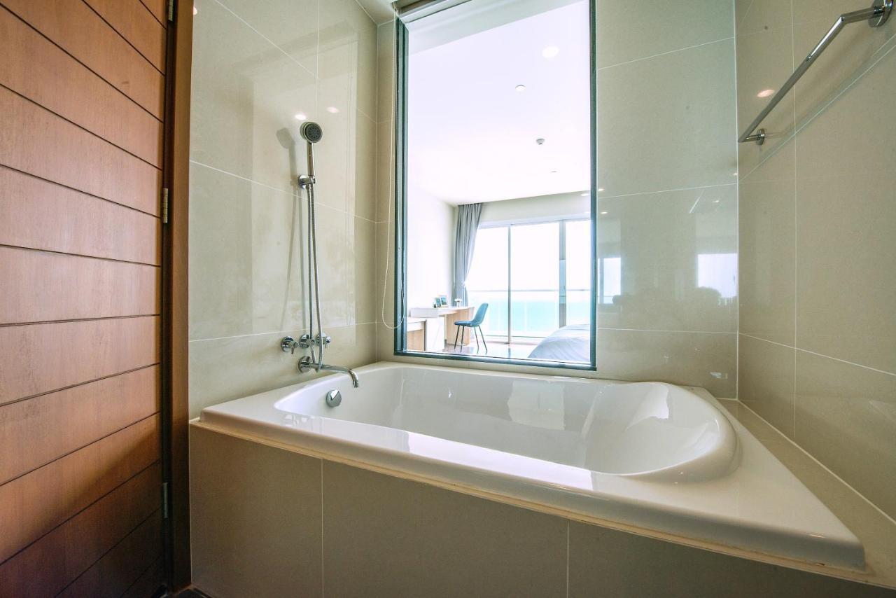 Movenpick Residences Pattaya With Ocean View Na Chom Thian Dış mekan fotoğraf